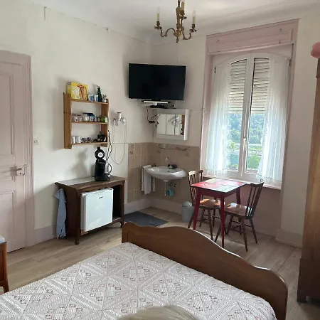 Arnica Lit 140 Wifi Sdb Partagee Alojamento de Acomodação e Pequeno-almoço Saint-Amarin